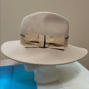 Galliano Sorbatti Cream Bow Fedora Hat made in Italy